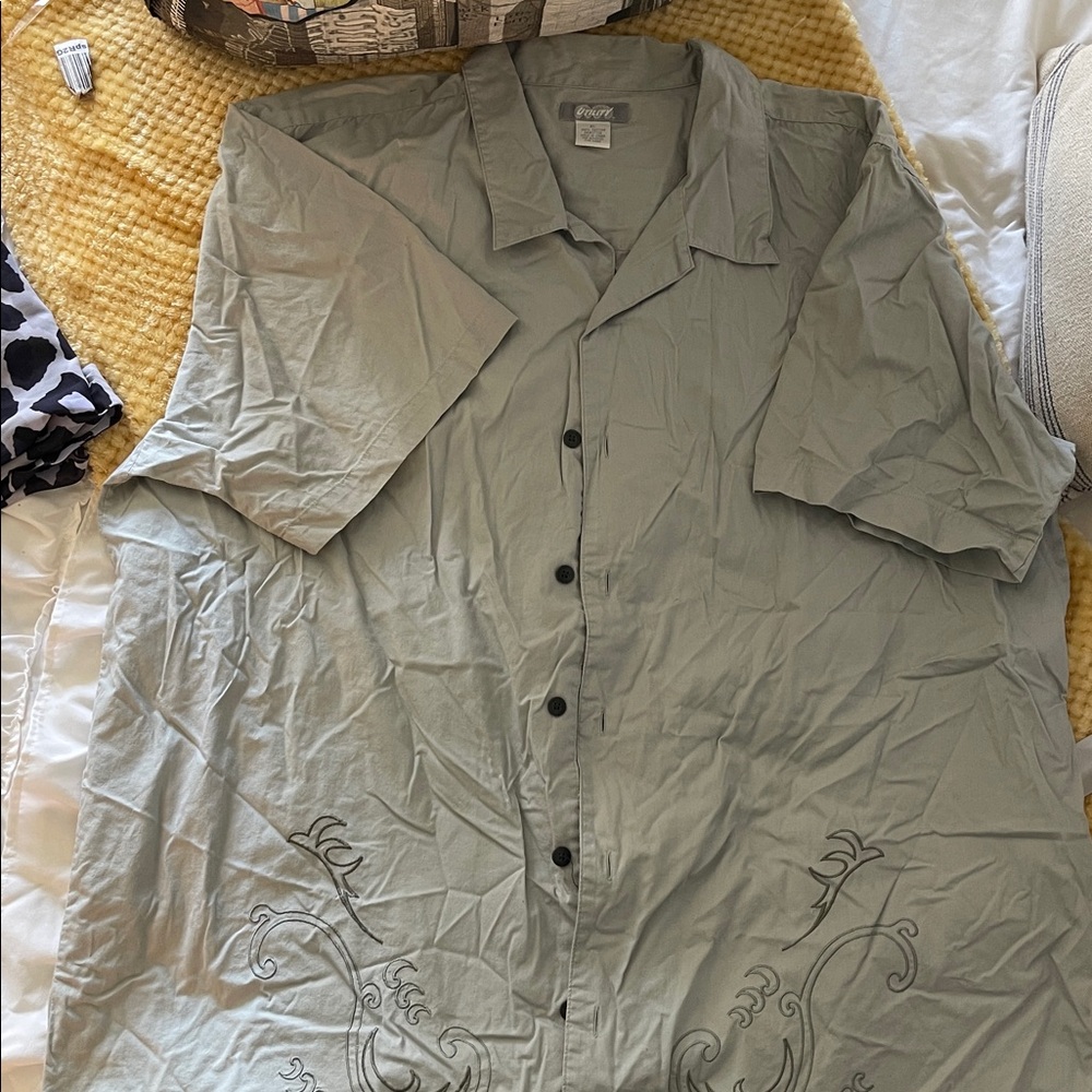 Mens Gray Short Sleeve Button-Up Shirt